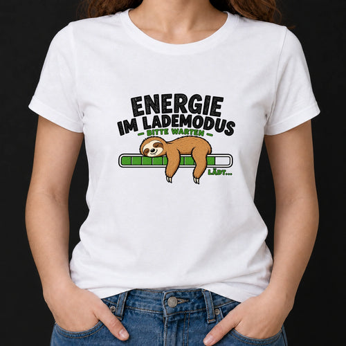 Energie im Lademodus T-Shirt | Lustiges Faultier Spruch Shirt